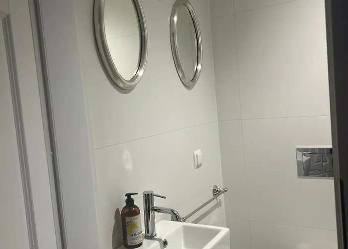 Nad Jeziorami Niedzwiady Ślesin